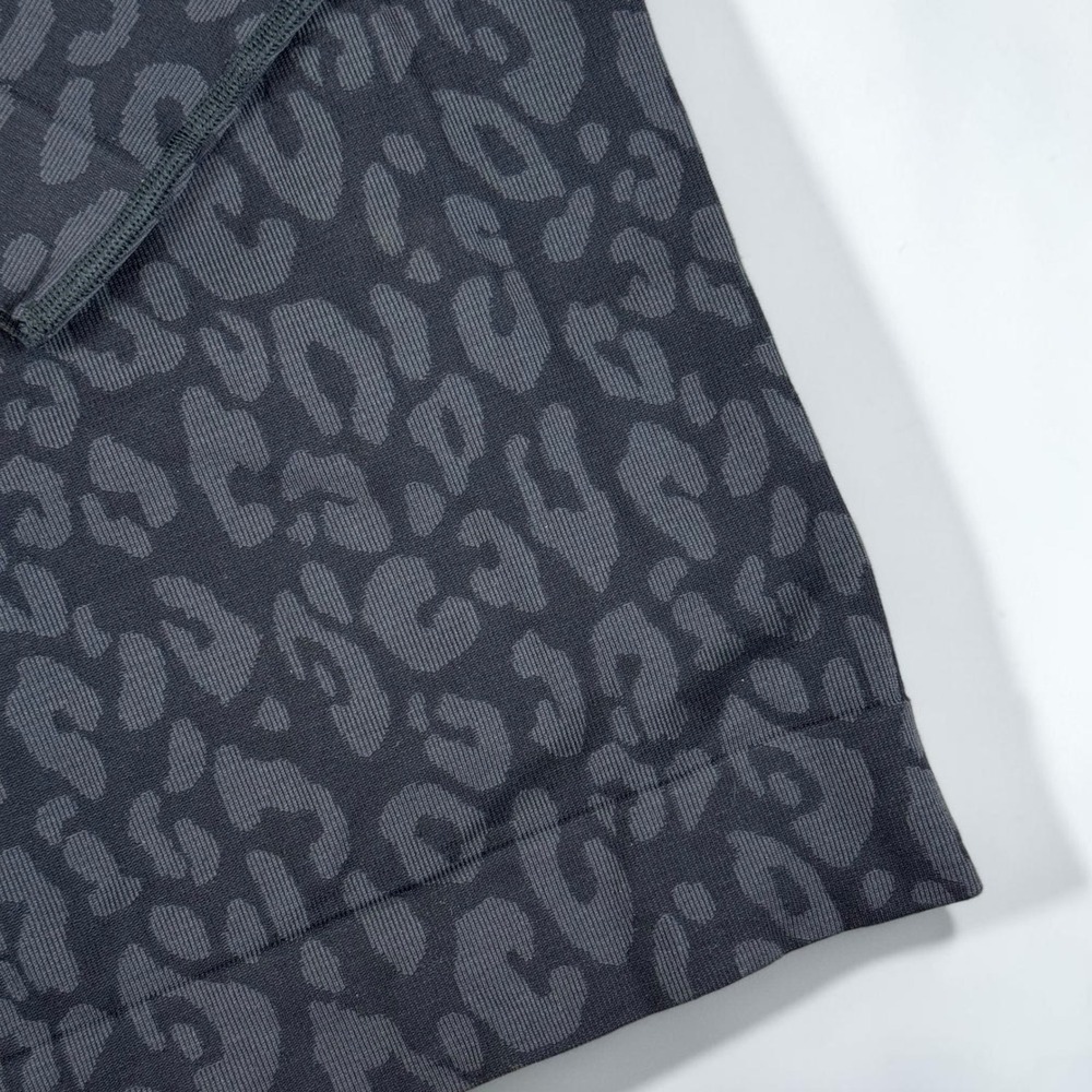 Sweaty Betty High Neck Leopard Jacquard Base Layer Black SB8640A Medium NWT - Picture 5 of 6